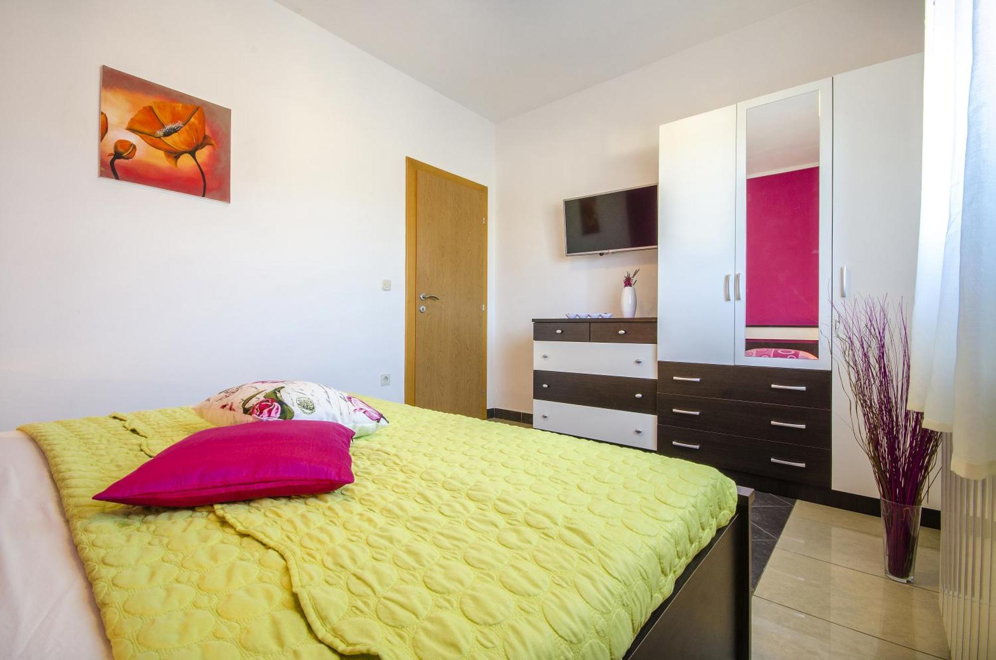 Apartment And Room Marlen Rovinjsko Selo Oda fotoğraf