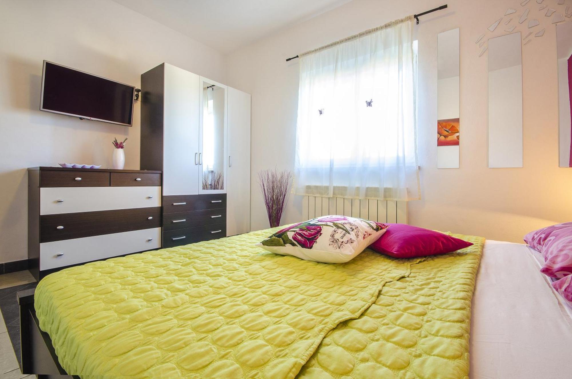 Apartment And Room Marlen Rovinjsko Selo Oda fotoğraf